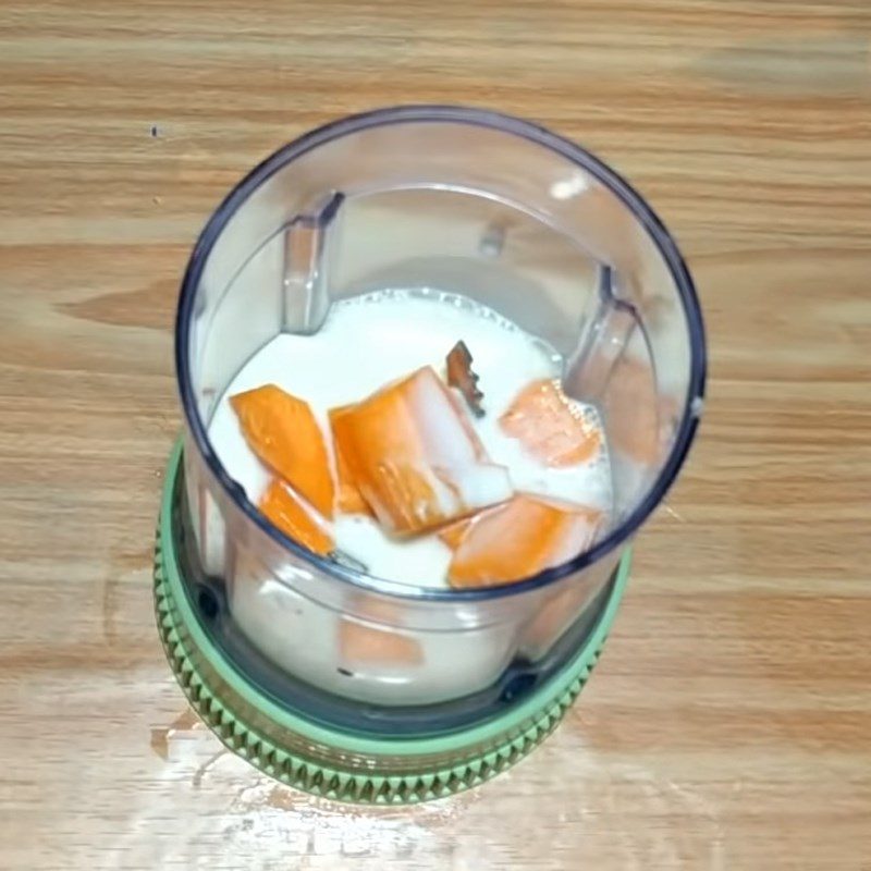 Step 3 Blend carrot juice for cheese milk buns