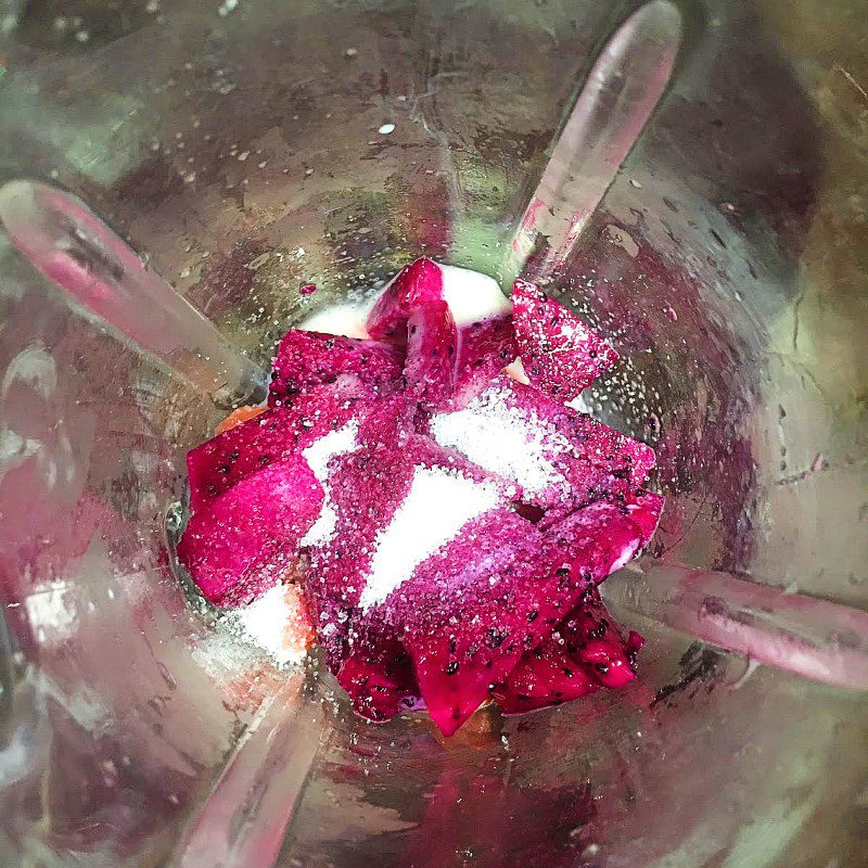 Step 2 Blend watermelon and dragon fruit smoothie Watermelon and dragon fruit smoothie