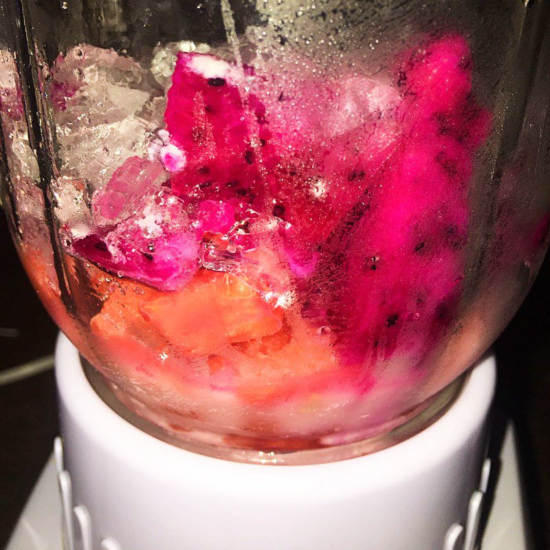 Step 2 Blend watermelon and dragon fruit smoothie Watermelon and dragon fruit smoothie