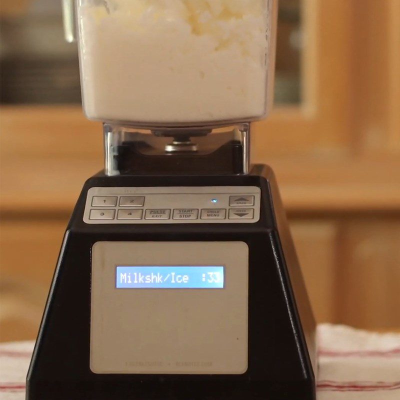 Step 3 Blend the curd for strawberry milk Bingsu