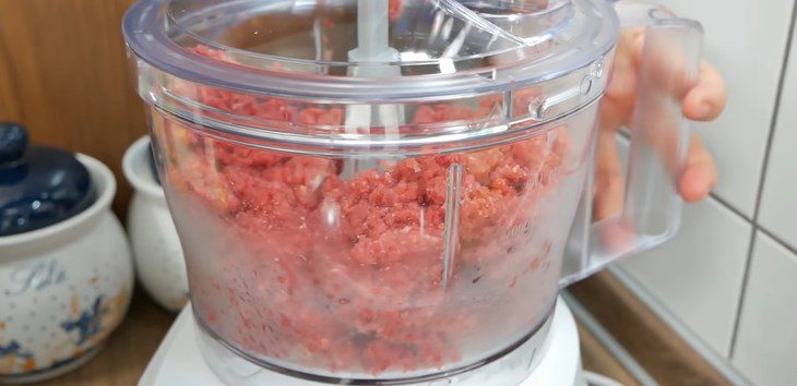 Step 2 Grinding beef Beef sausage