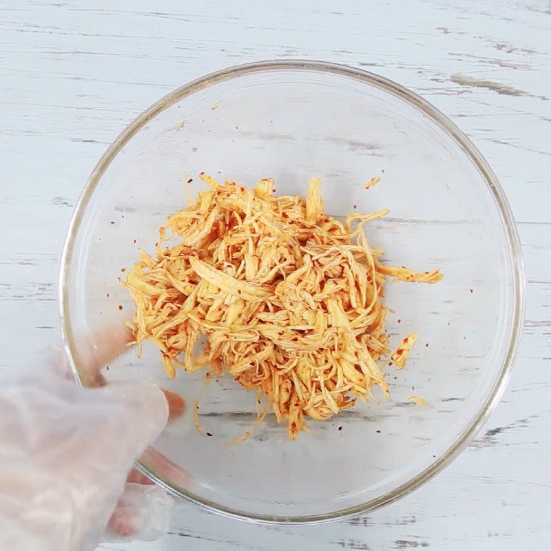 Step 2 Shred the chicken and mix the spices Shredded chicken salad