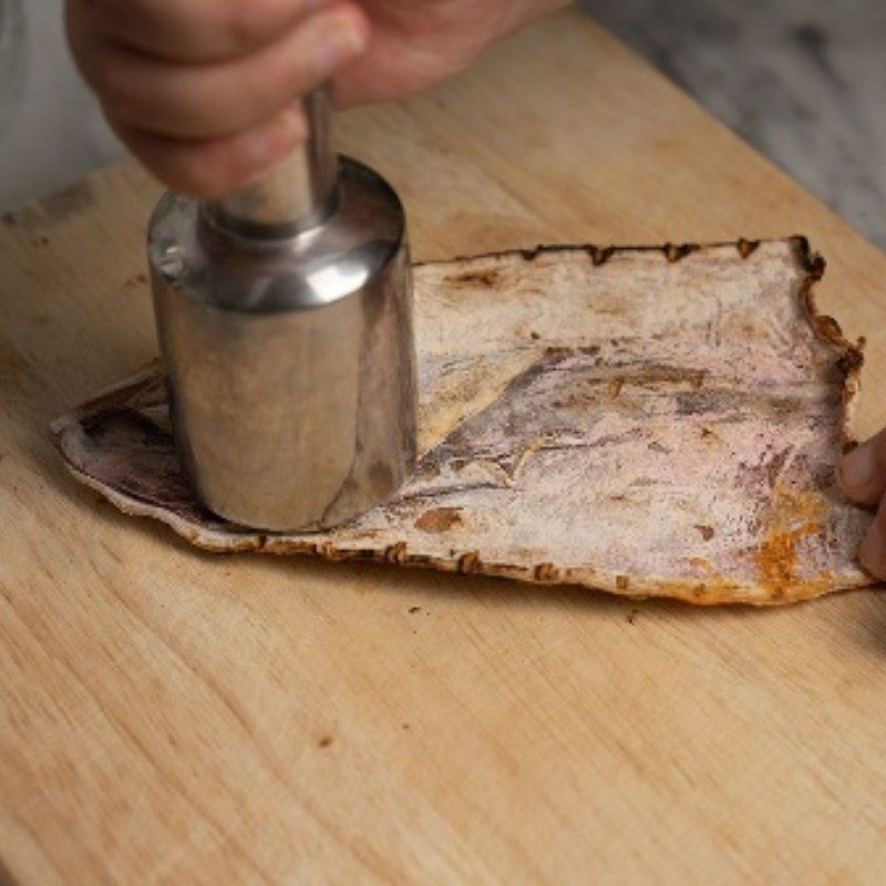 Step 3 Tear the dried squid