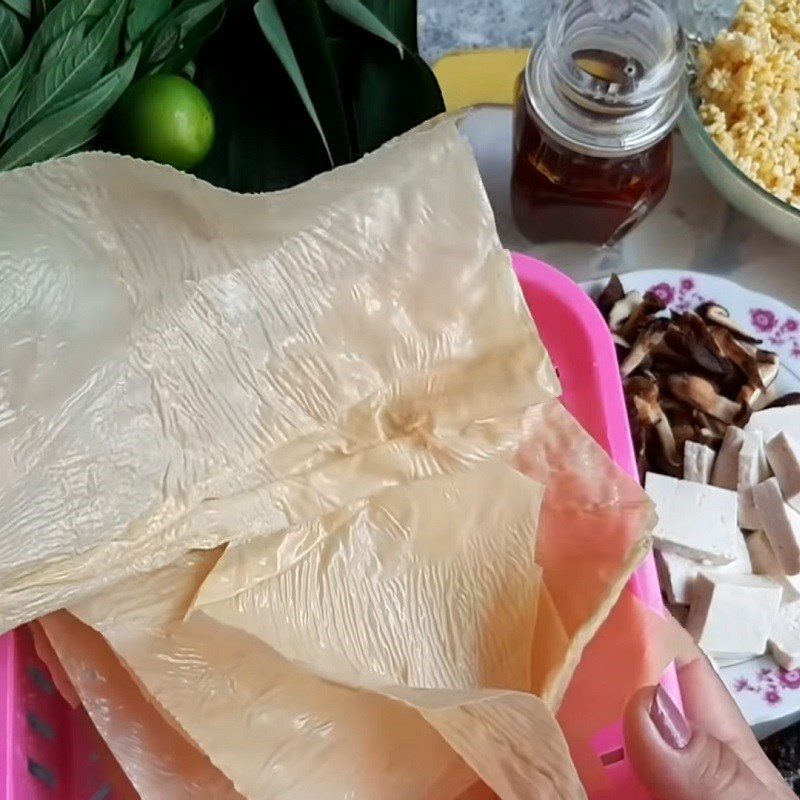 Step 2 Prepare tofu skin for vegetarian salted duck egg