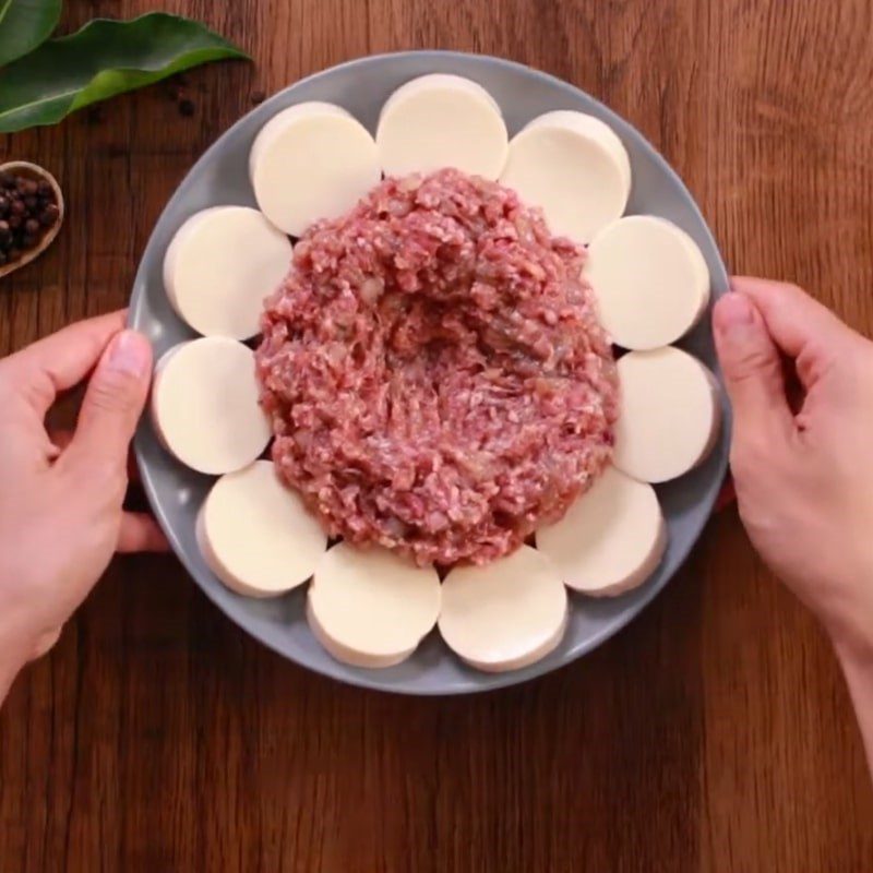 Step 2 Arrange tofu and filling Soft tofu steamed with shrimp and meat sauce