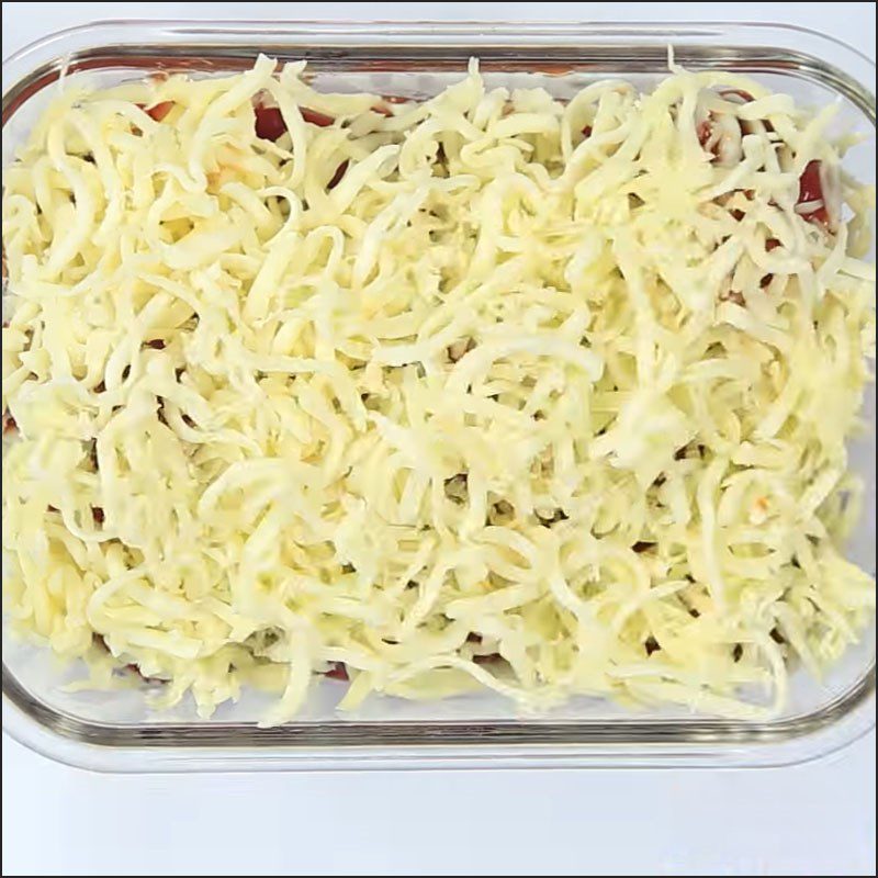 Step 3 Layering cheese for cheesy meatballs