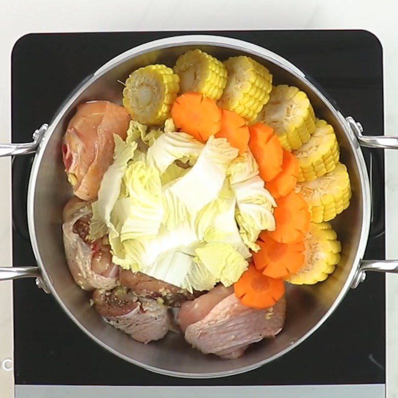 Step 3 Arrange the ingredients and simmer the pot Dry pot without water