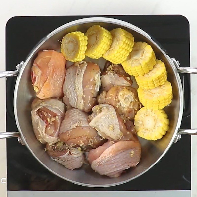 Step 3 Arrange the ingredients and simmer the pot Dry pot without water