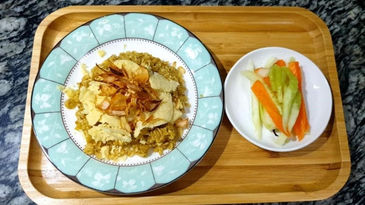 Oat sticky rice cooked in a rice cooker