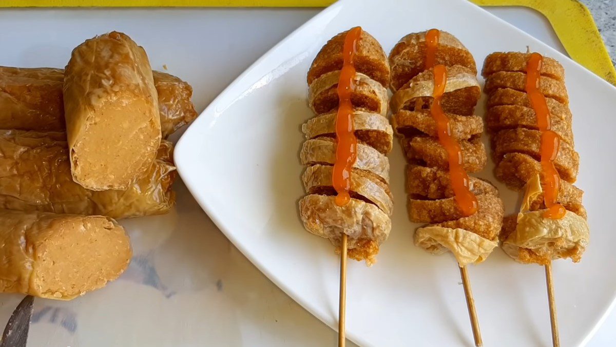 Vegetarian sausages from spare ribs and tofu