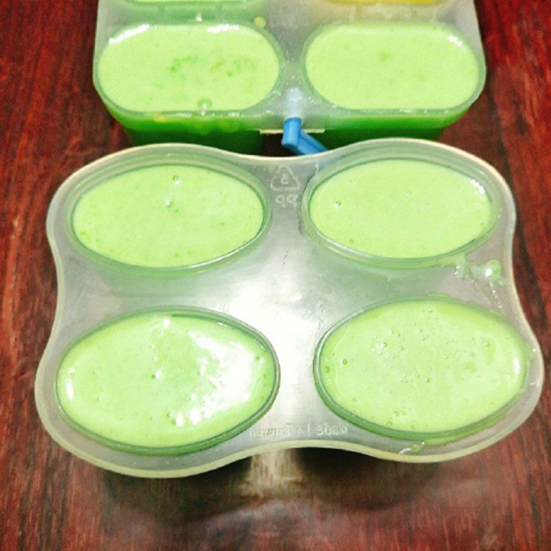 Step 3  Making flat green rice ice cream Green rice ice cream stick