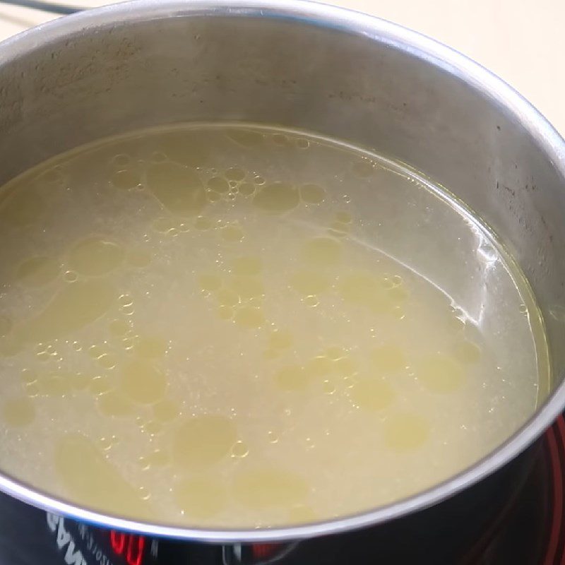 Step 4 Cook the crab hotpot for Carp Hotpot cooked with crab