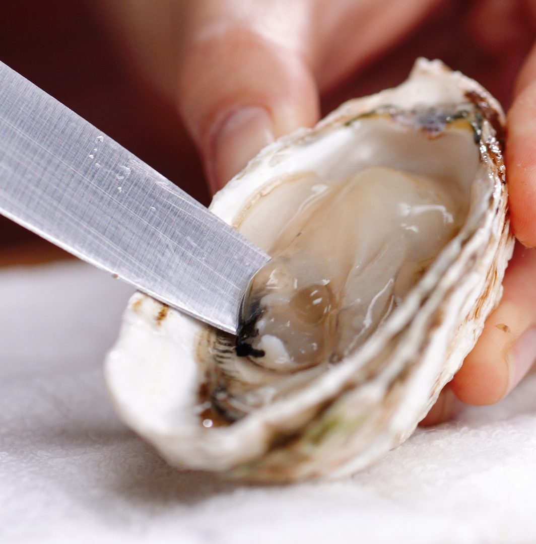 Step 1 Preparing the Ingredients for Thai-style Oyster Salad