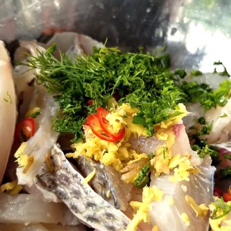 Step 3 Marinate the fish Sour tilapia hotpot