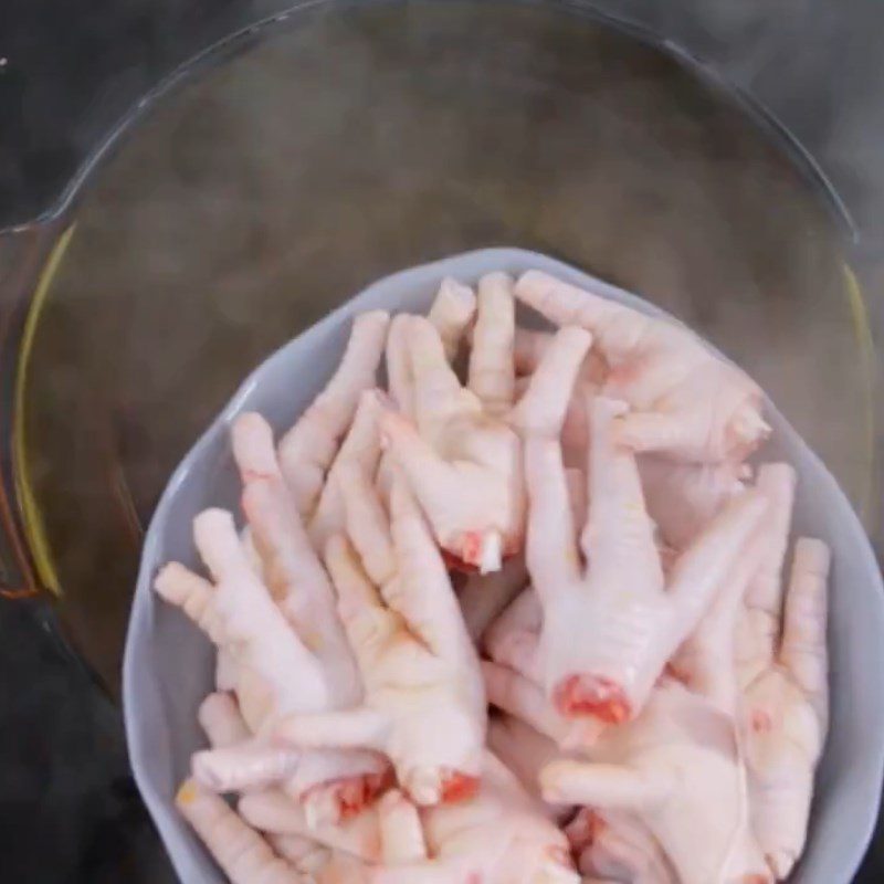 Step 1 Prepare the ingredients for Chicken Feet with Young Eggs Vermicelli