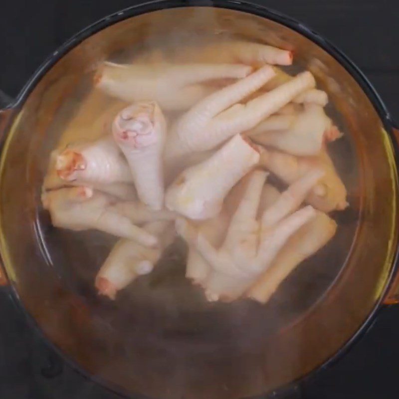 Step 1 Prepare the ingredients for Chicken Feet with Young Eggs Vermicelli