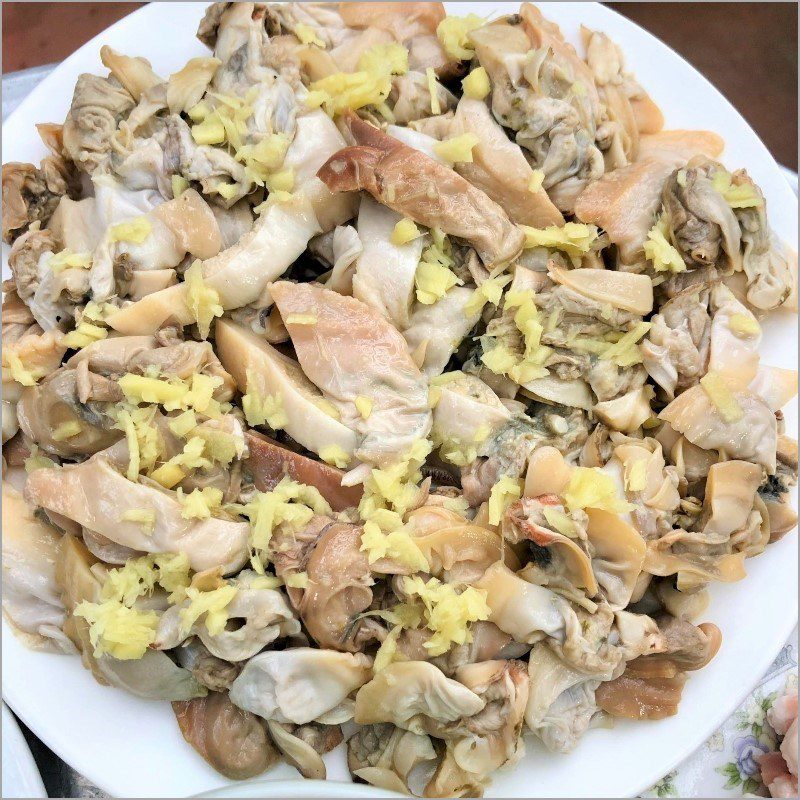 Step 1 Preparing ingredients for clam porridge
