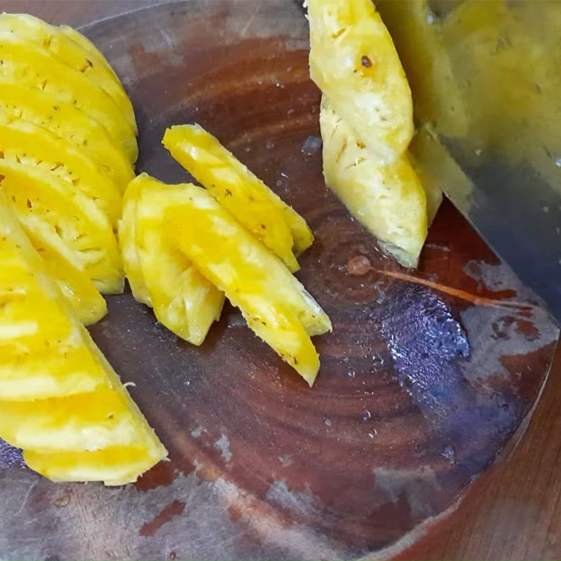 Step 1 Prepare the ingredients for Pineapple Braised Catfish