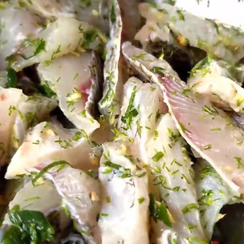Step 3 Marinate the fish Sour tilapia hotpot
