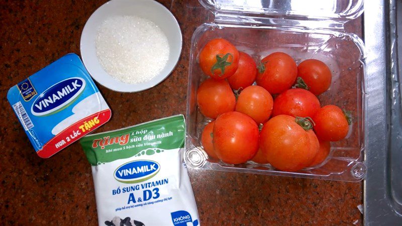Ingredients for tomato smoothie