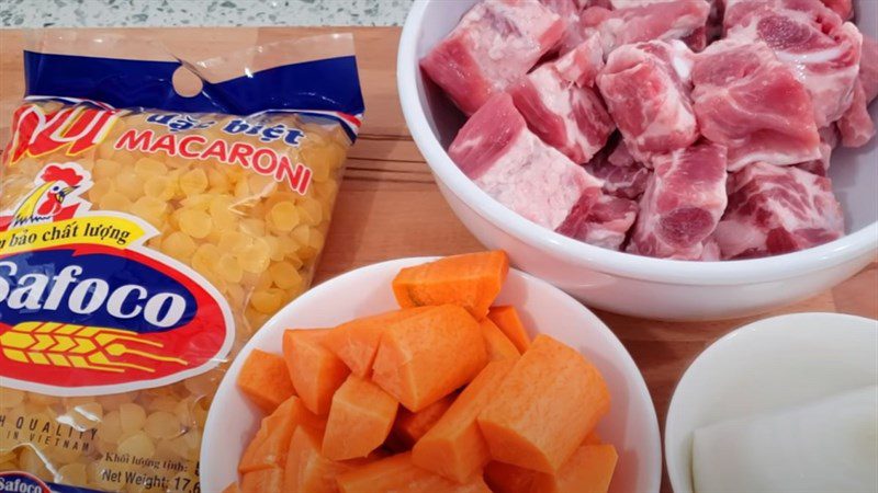 Ingredients for the dish 3 dishes of pork rib noodles
