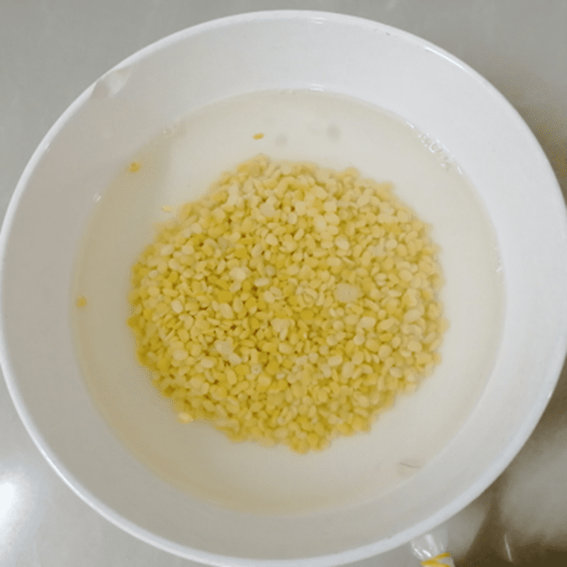 Step 1 Prepare the ingredients for Lotus Seed Green Bean Dessert