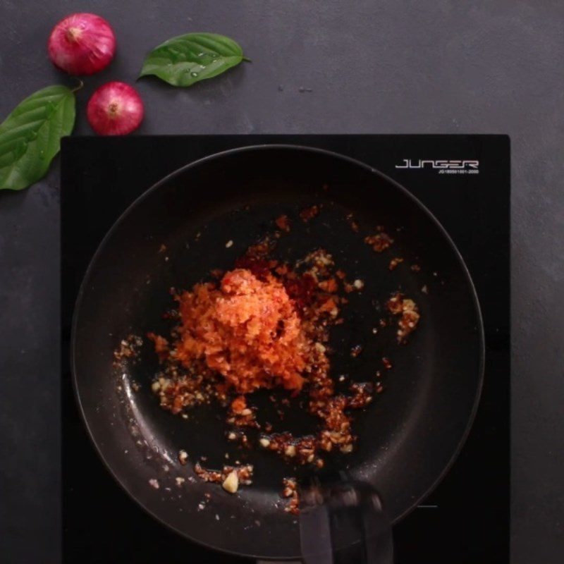 Step 2 Make chili salt sauce for mixed noodles with beef balls