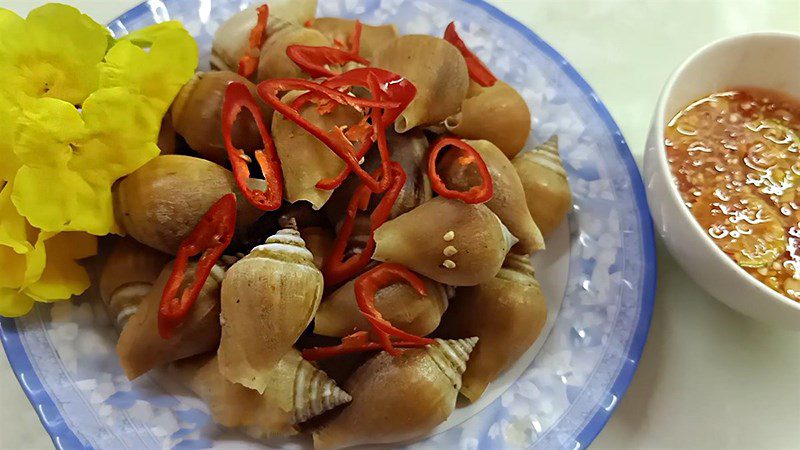 Jumping snails steamed with lemongrass