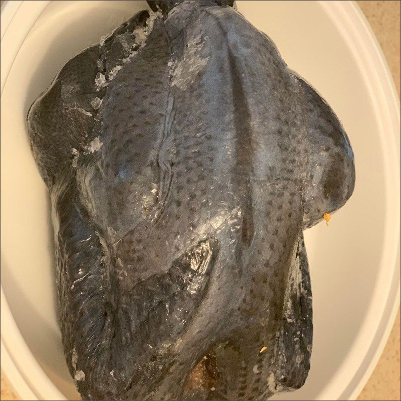 Step 1 Prepare ingredients for black chicken and lotus seed porridge (recipe shared by a user)