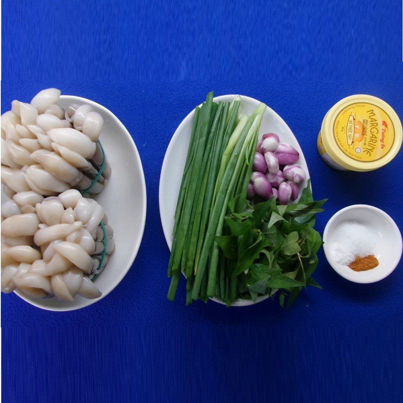 Ingredients for grilled clams with butter and scallions and grilled clams with satay