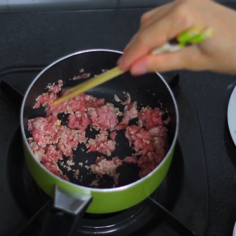 Step 4 Stir-fry the beef Beef porridge using a slow cooker