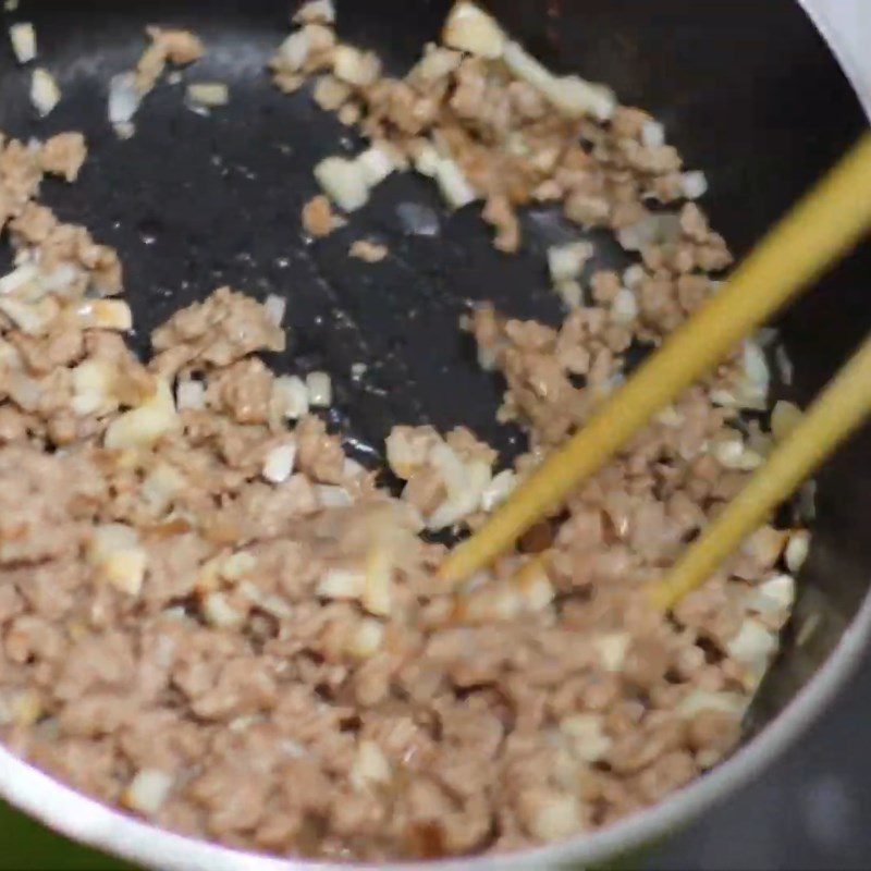 Step 4 Stir-fry the beef Beef porridge using a slow cooker