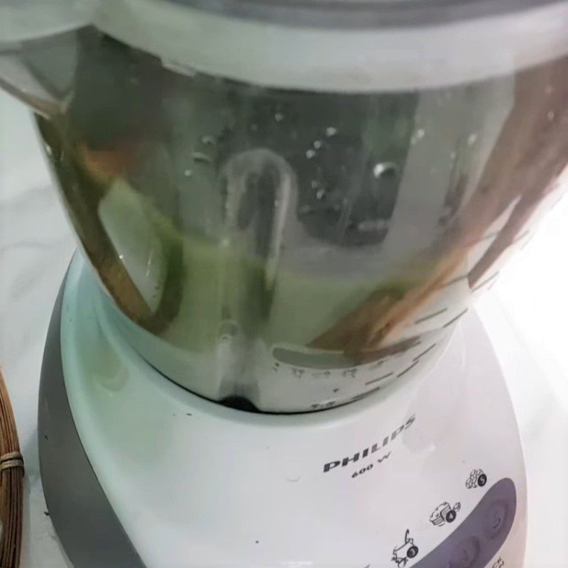 Step 2 Blend the fish mint leaves Fish mint juice