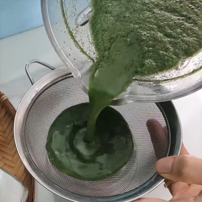 Step 2 Blend the fish mint leaves Fish mint juice