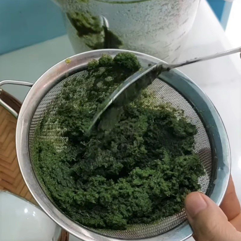 Step 2 Blend the fish mint leaves Fish mint juice