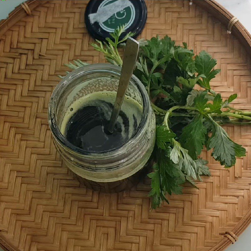 Step 3 Mix honey with the wormwood juice Wormwood Juice