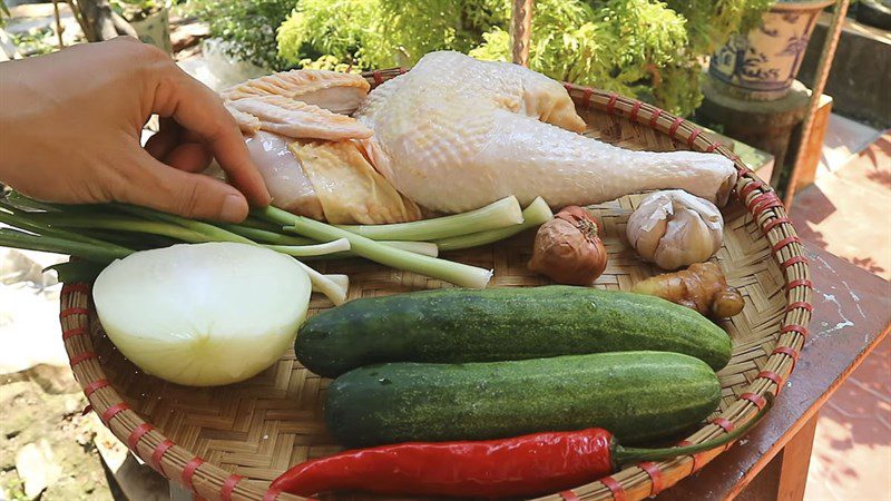 Ingredients for stir-fried cucumber with chicken
