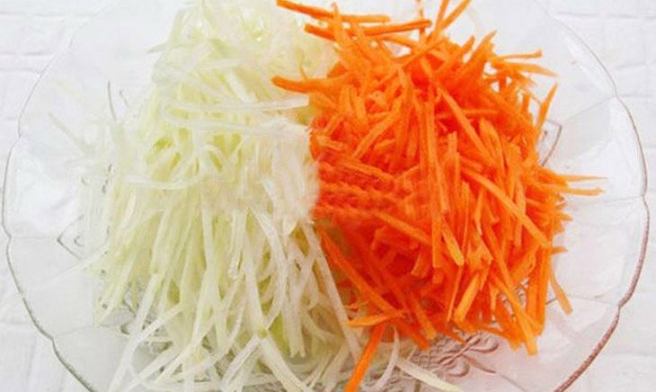 Step 1 Prepare the ingredients for Thai-style vegetarian Papaya Salad