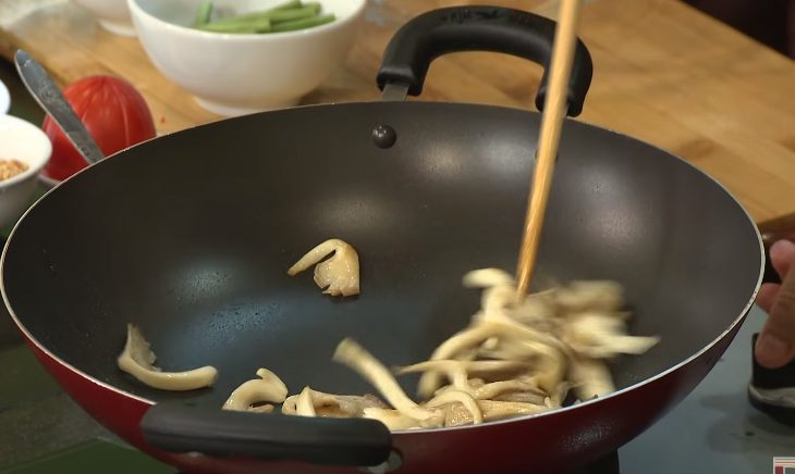 Step 3 Fry and roast the mushrooms for Thai papaya salad