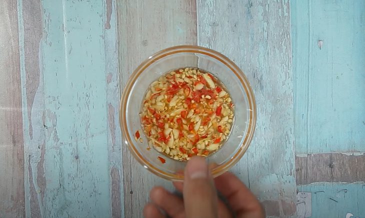 Step 2 Make the dressing for Vegetarian Papaya Salad
