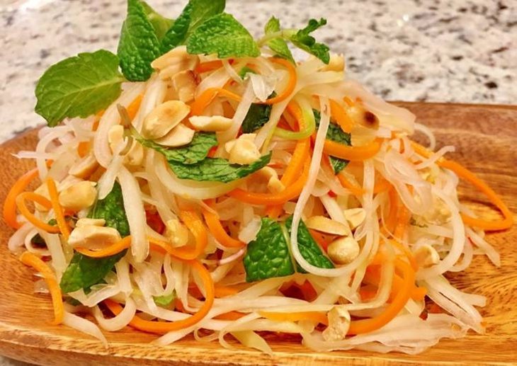 Step 4 Final product Vegetarian papaya salad