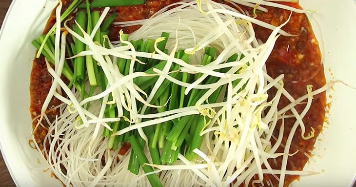 Step 3 Stir-fried rice noodles Seafood stir-fried rice noodles