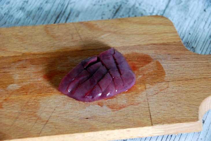 Step 2 Preparing pig heart and liver Stir-fried noodle with pig heart and liver