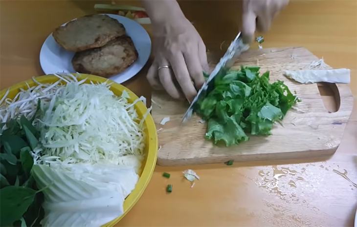 Step 1 Prepare the Ingredients for Mackerel Noodle Soup