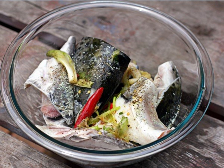 Step 3 Marinate the Fish for Mackerel Noodle Soup