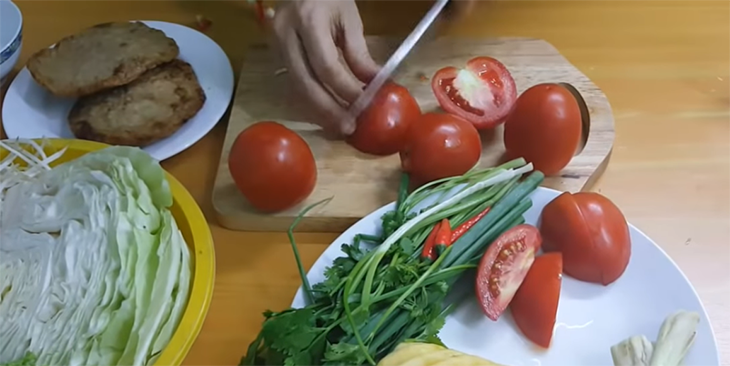 Step 1 Prepare the Ingredients for Mackerel Noodle Soup