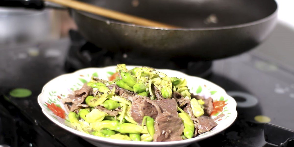 2 ways to make beef stir fry with coconut soup and quick vegetables 04237