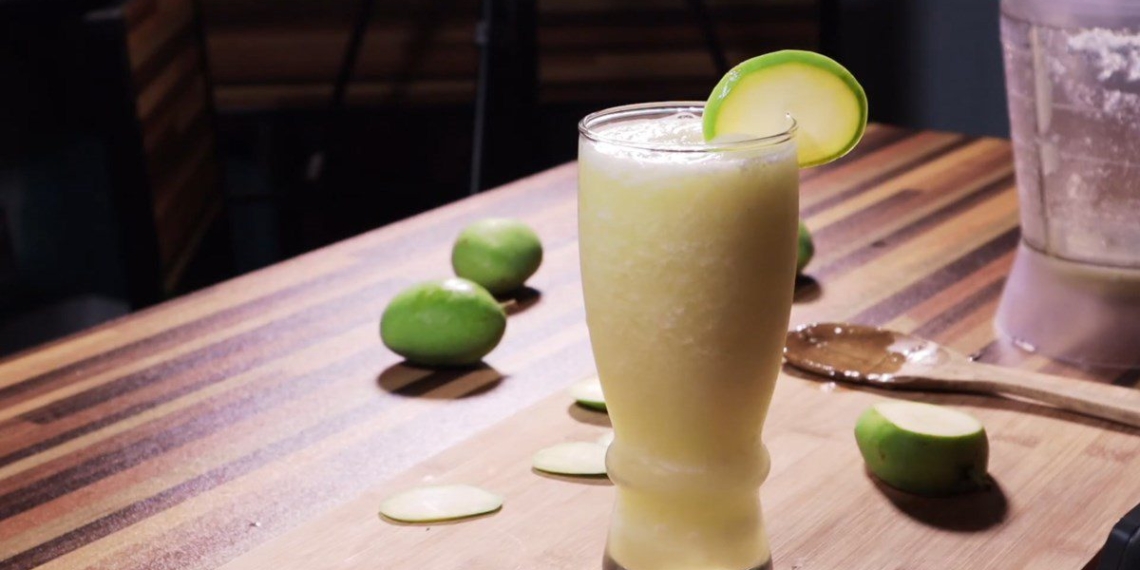 2 ways to make green mango smoothie sour sweet cold refreshing 11786