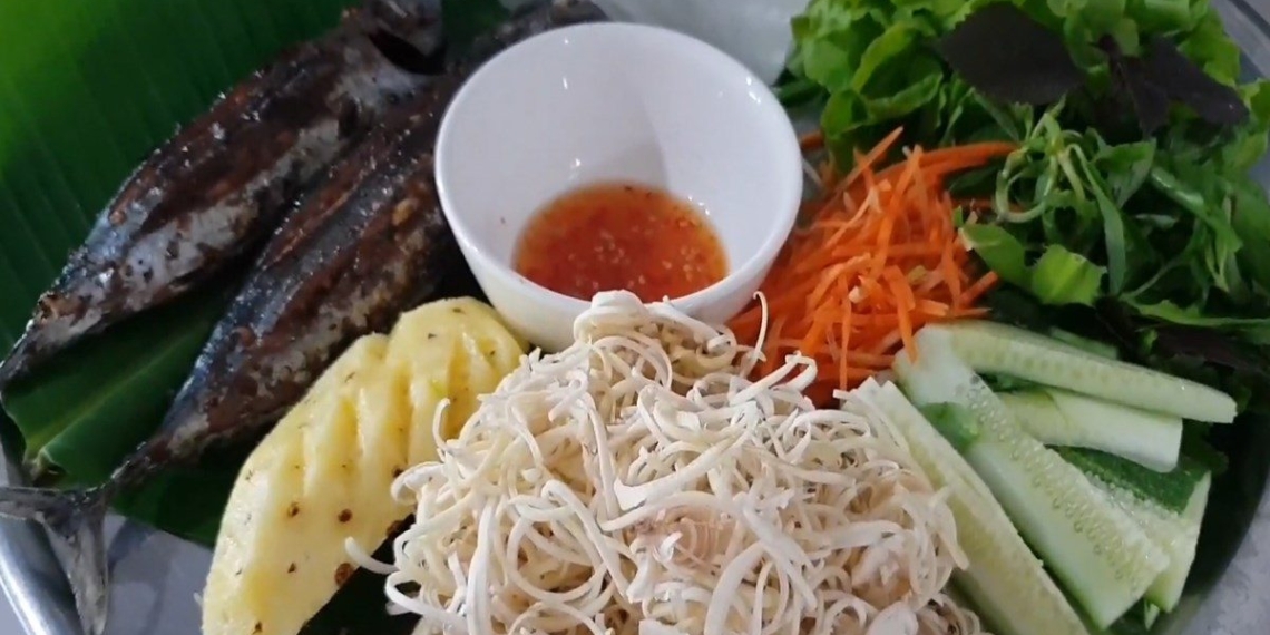 2 ways to make grilled salt pepper fish and fragrant basil leaves delicious and satisfying 10497