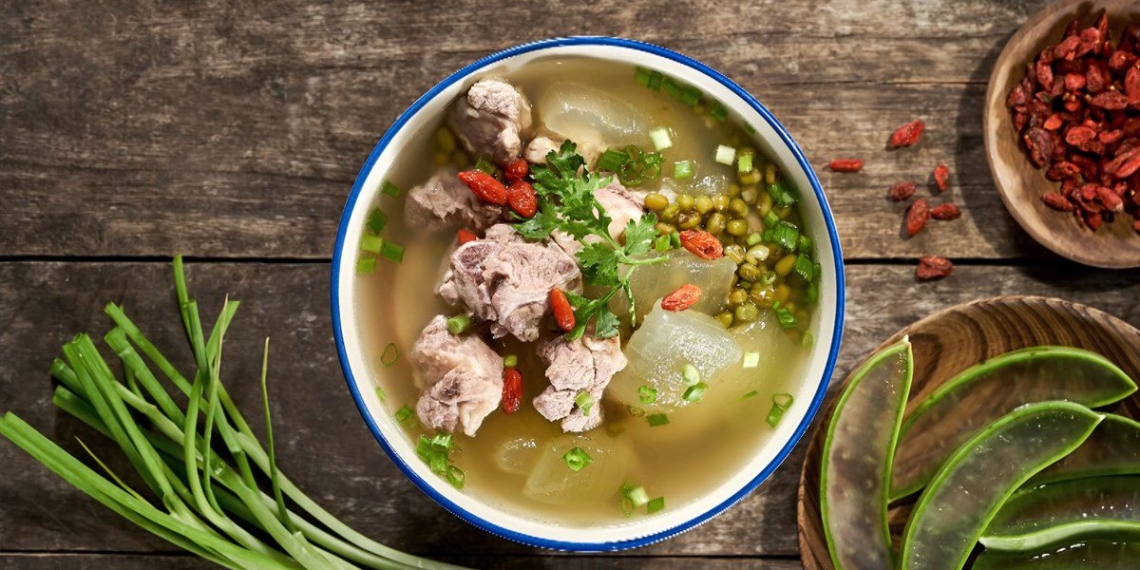 2 ways to make home style soup with ribs and fresh shrimp are attractive 04929